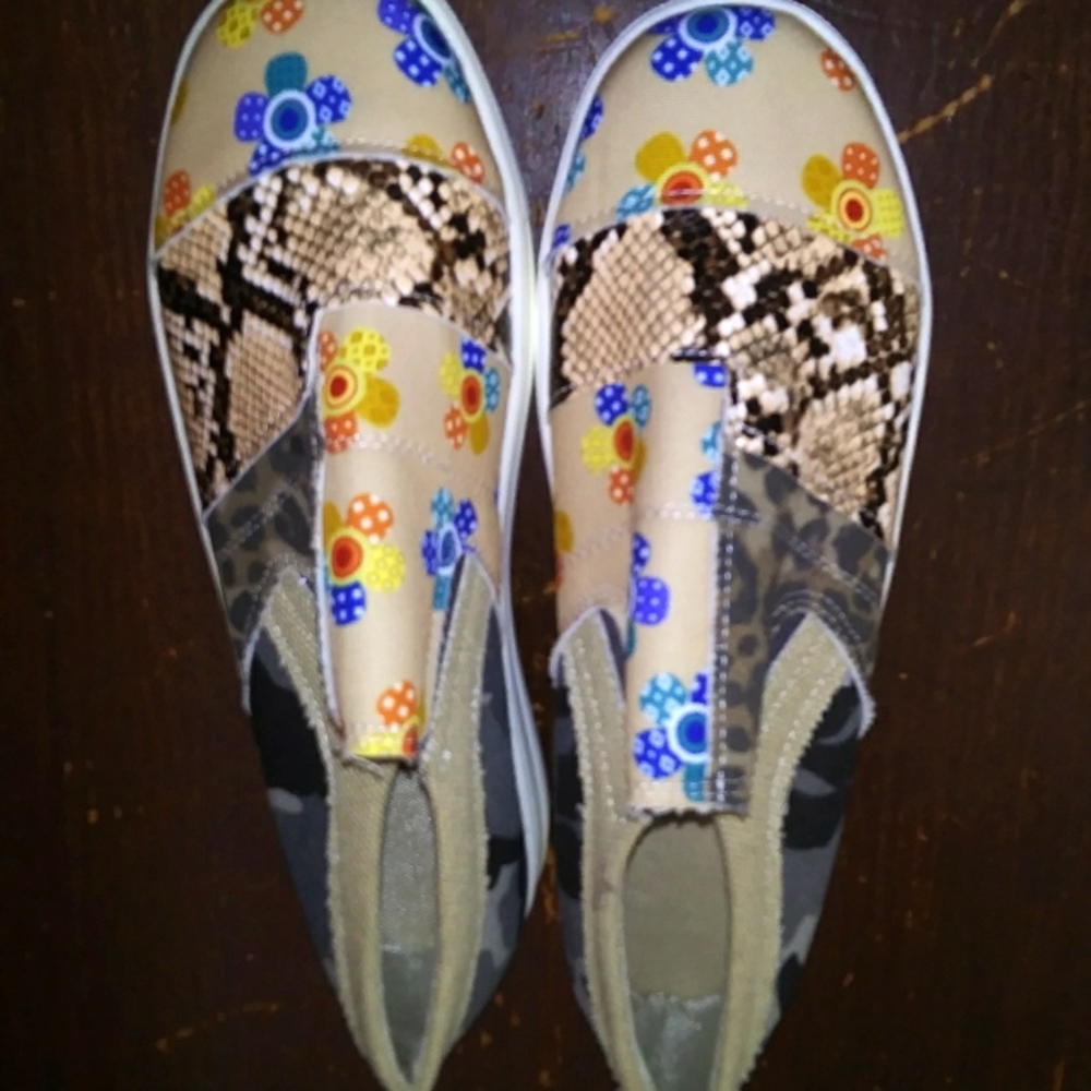 🌞HP🌞 Canvas Animal Print Slip On Sneakers - Picture 4 of 4